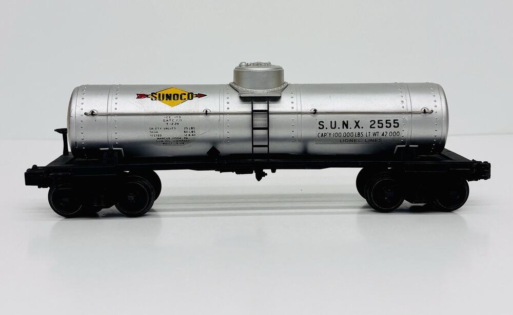 Lionel Postwar Sunoco Single Dome Metal Tank Car 2555